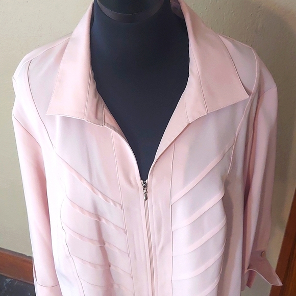 Women's Covington Soft Pink Zip Front Tunic With Textured Front - Picture 2 of 10